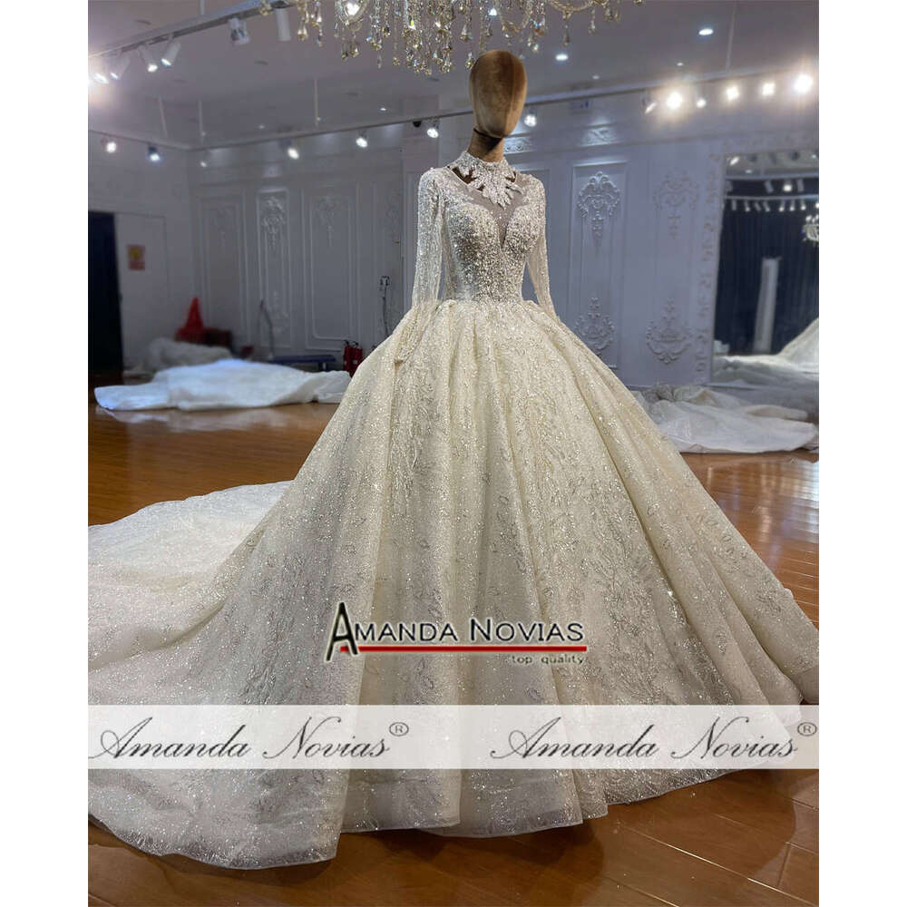 Beautiful Design Wedding Dress With Detachable Necke