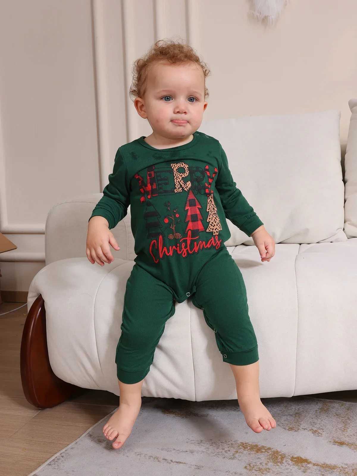 Christmas Tree Printing Family Christmas Pajama Set Full Set of Casual Soft Pajamas Mom Dad Child Matching Set Christmas Appearance Pajamas W241015