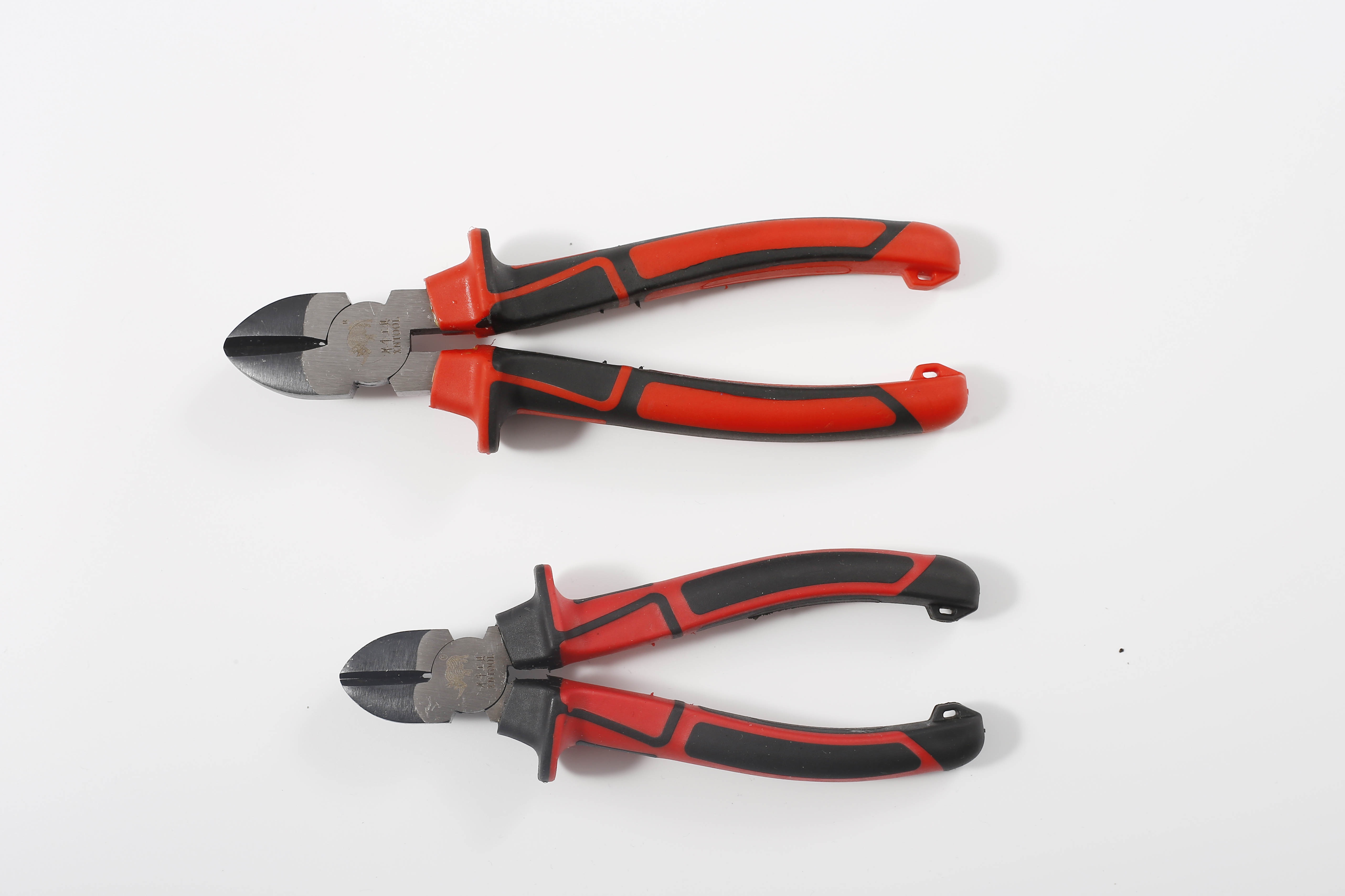 European pliers Red and black TPR with hook handle surface blackened and polished for precision treatment