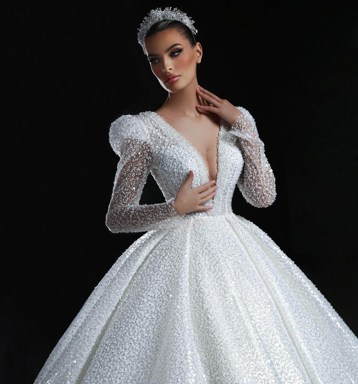 Princess Ball Gowns Appliques Beaded Sequins V Neck Wedding Dress Draped Sweep Train Tulle Bridal Dresses Custom Made