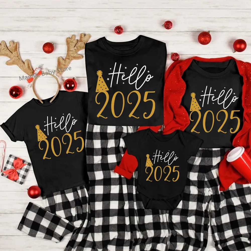 Hello 2025 Family Matching Outfits Cotton Mother Father and Daughter Son Kids Tshirts Baby Romper Look Years Clothes 241017