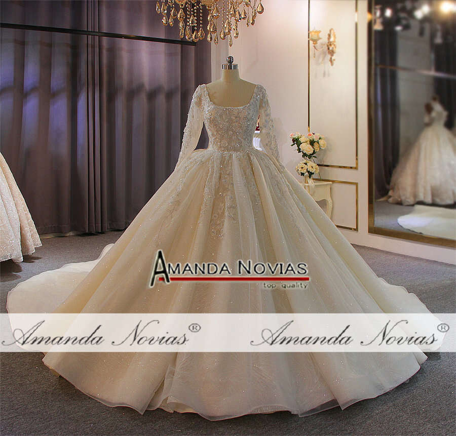 New Design Lace Appliques Ball Gown Wedding Dress With Long Sleeve