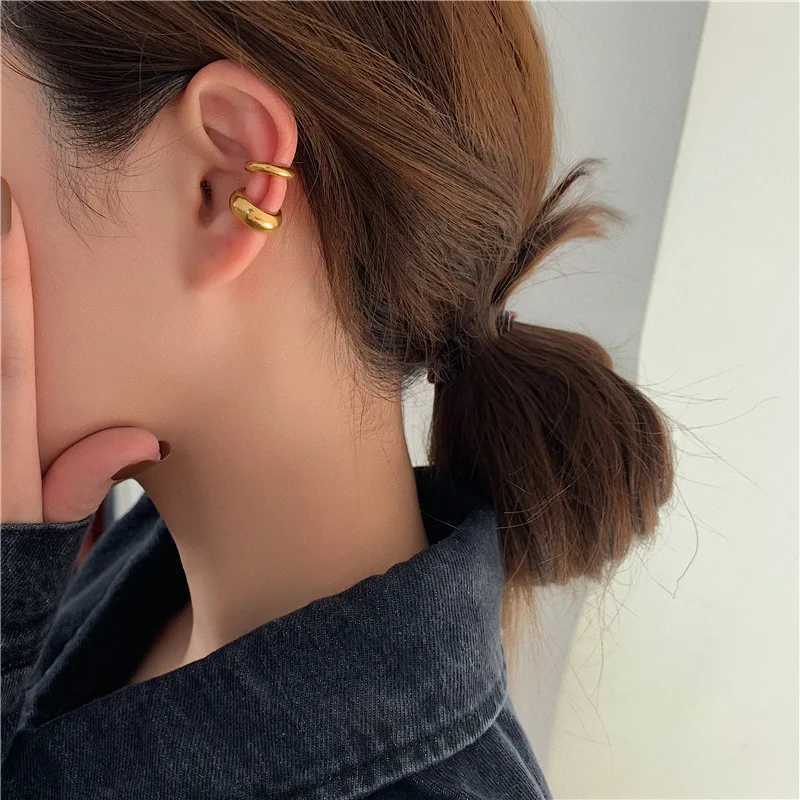 2 pieces of stainless steel smooth round ear clip cuff earrings suitable for womens ear bone earrings clip in pocket waterproof W241017