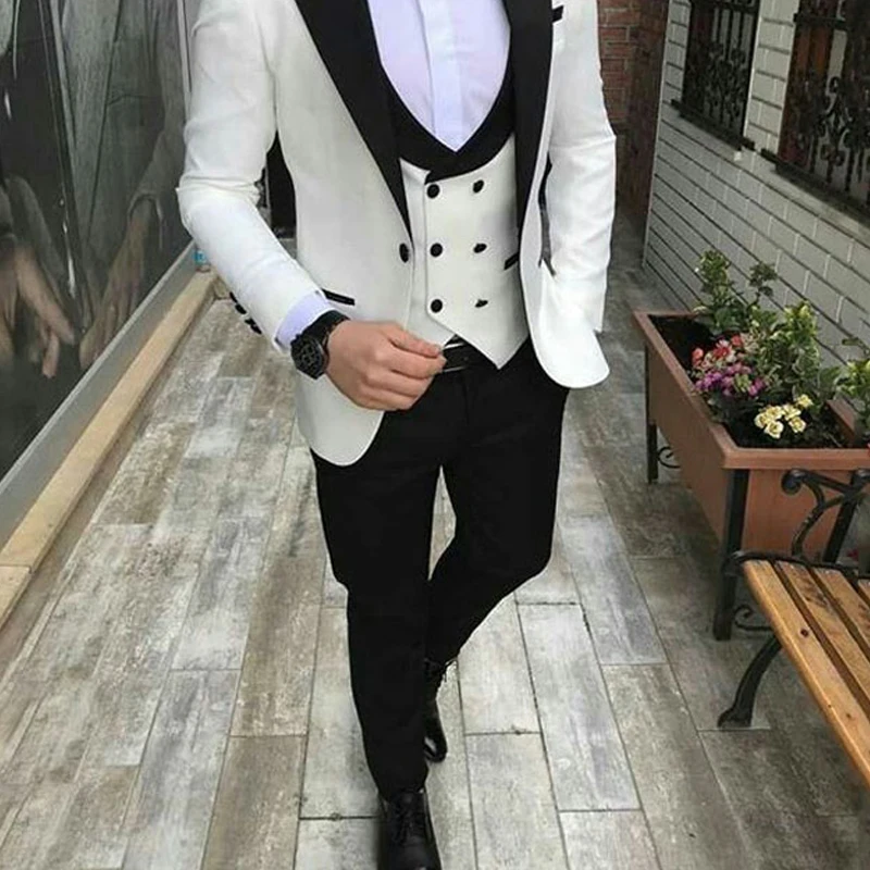 Slim Fit Formal Men Suits 3 Piece Wedding Tuxedo with Peaked Lapel Custom Jacket Vest Pants Male Fashion Groom Costume