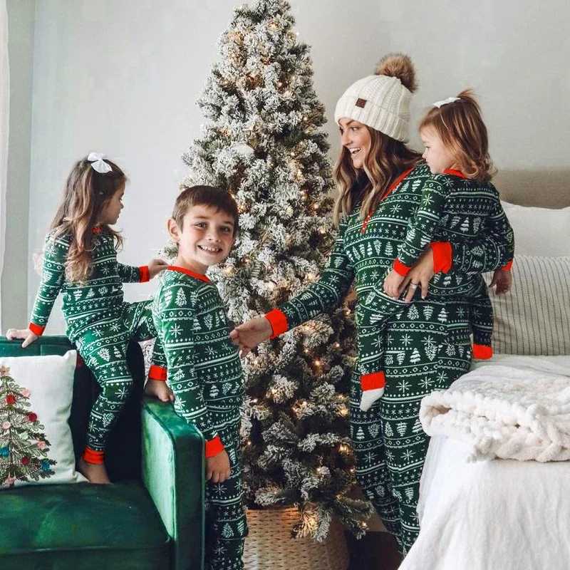 New winter 2024 full set printed pajamas set family baby jumpsuit Christmas matching set 2-piece set pajamas Christmas appearance W241015