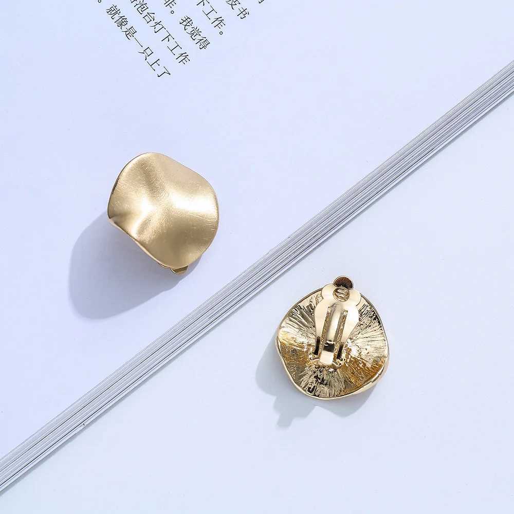 Retro minimalist circular clip earrings no perforations suitable for womens party punk ear clip jewelry wholesale W241017