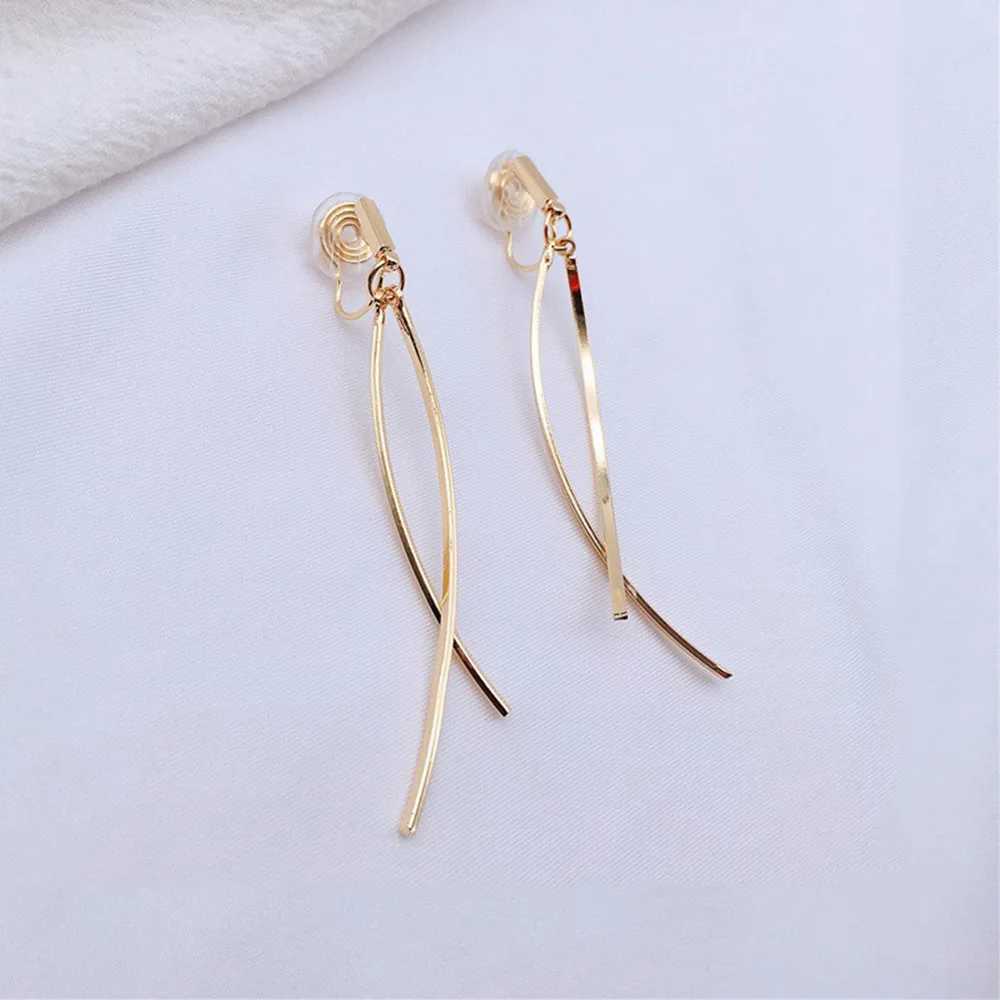 Non perforated gold geometric irregular clip on womens earrings metal jewelry earrings cuff earrings Boucle DOreille womens earrings W241017