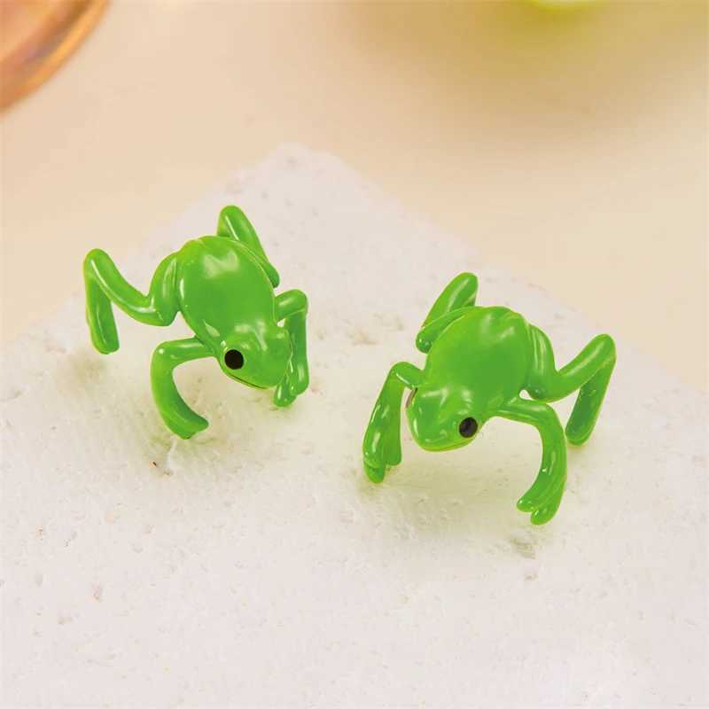 Korean Cute Green Frog Earclip Earrings Suitable for Womens Earsleeves Non Perforated Ear Bones Non Perforated Earrings Girls Party Jewelry W241017