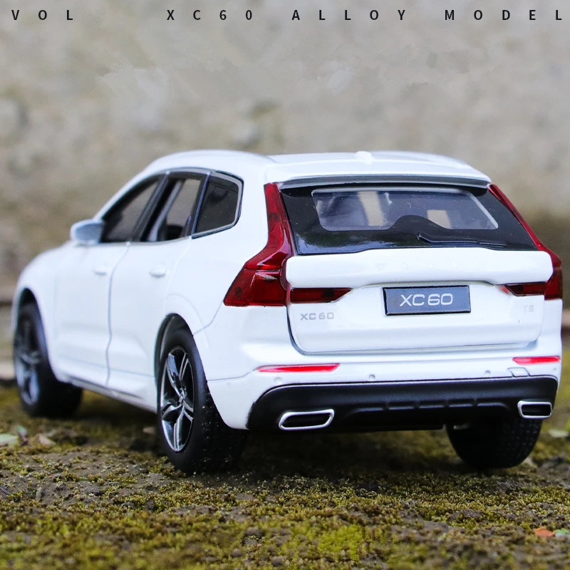 1 32 VOLVOs XC60 XC90 Alloy Car Model Diecast Toy Vehicles Metal Car Model Sound and Light Simulation Collection Kids Toy Gift 241016
