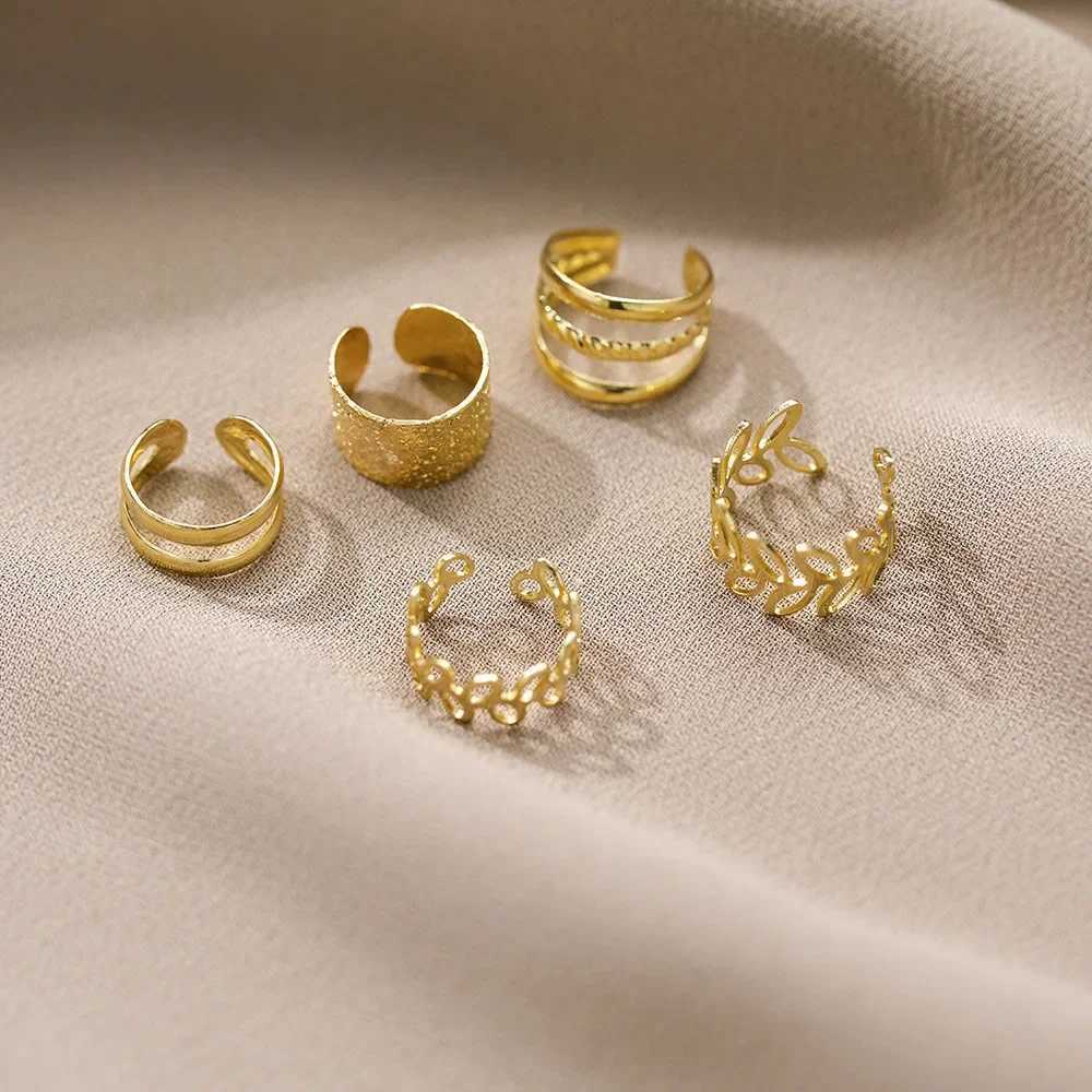 LATS Golden Leaf Clip Earrings for Mens Creative Simple C Earrings Cuffs Non Perforated Earring Clip Set Trend Jewelry Gifts W241017