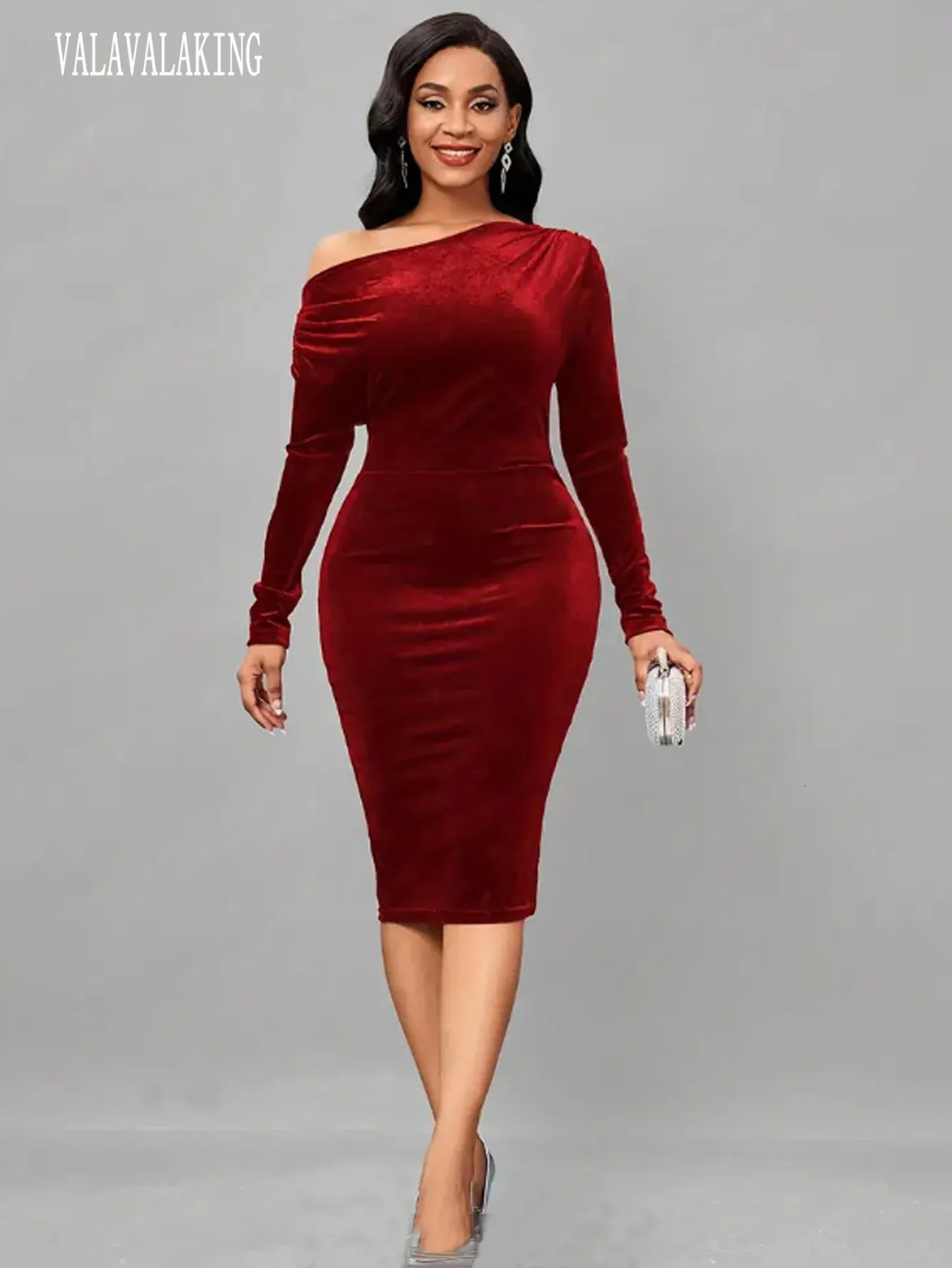 2024 Winter Red Velvet Plus Size Bodycon Dress Women Long Sleeve Large Knee Dresses Ladies Sexy Off Shoulder Evening Party Dress 241017
