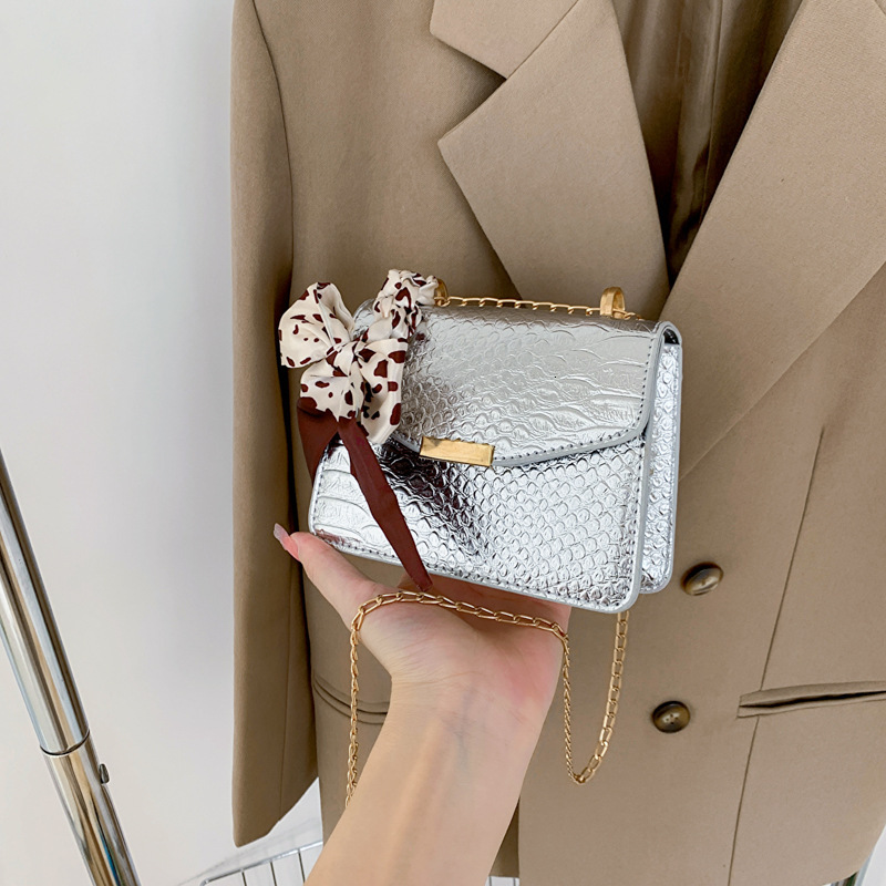 Mini solid color crossbody bag, women's autumn and winter new style, trendy texture, ribbon chain small square bag