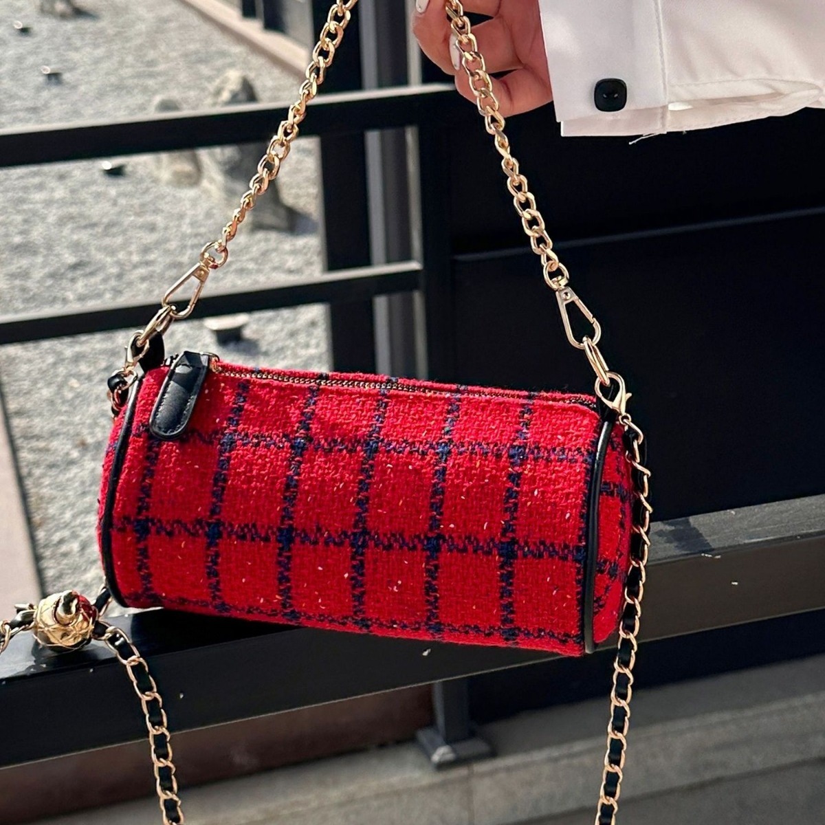 new trendy diamond grid chain casual and single shoulder crossbody bag, versatile cylindrical bag