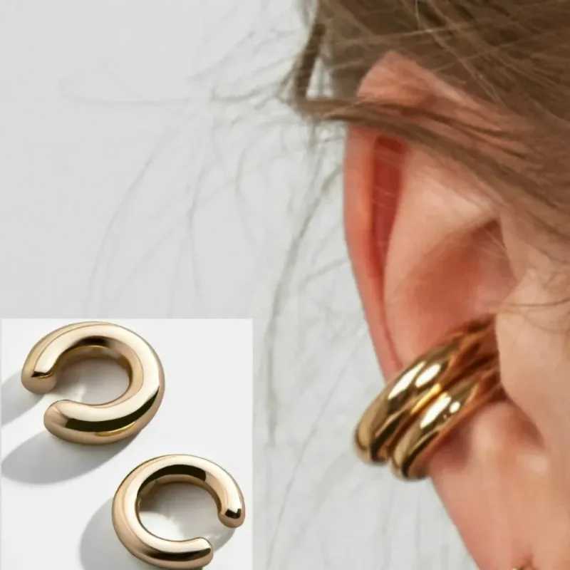 Unique false perforated metal ear clip asymmetric circular cartoon ear clip suitable for womens fashionable jewelry Christmas gifts W241017
