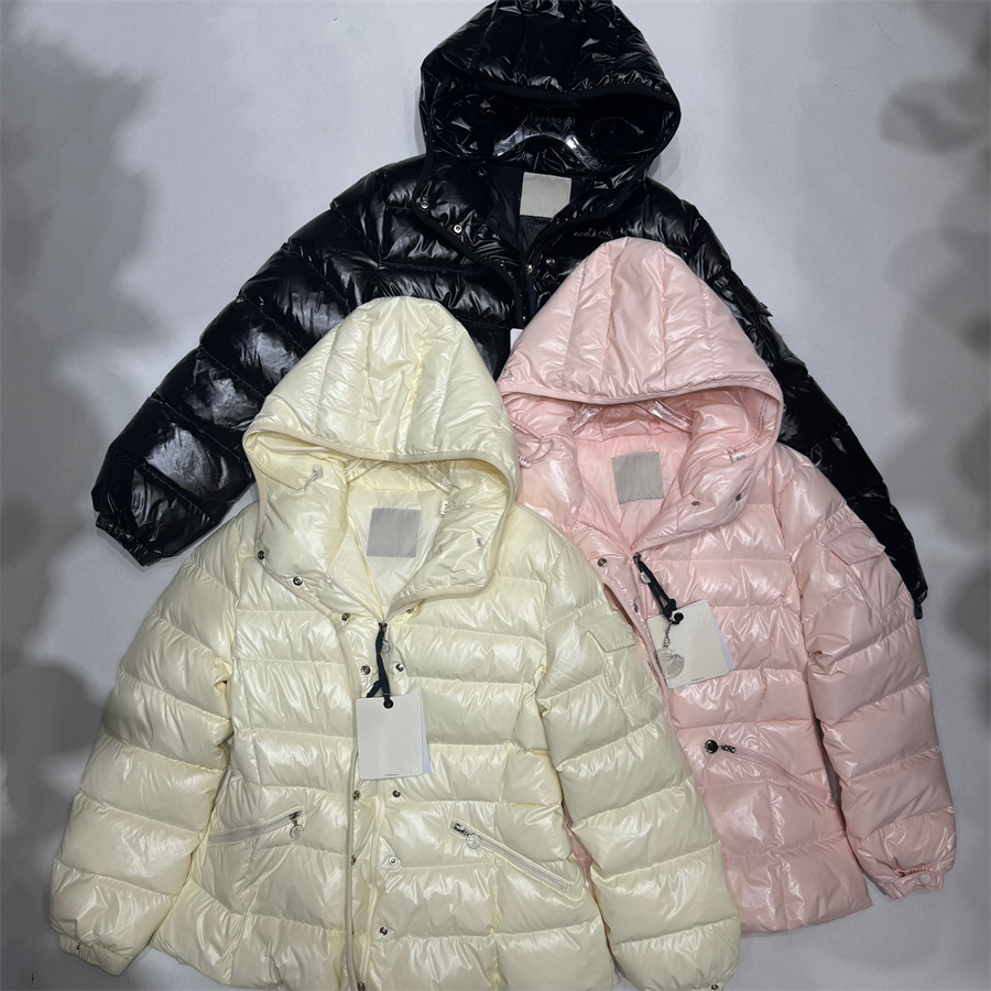 Womans Down Puffer Jacket Designer Parkas Coat Winter Jackets Short Slim Corset England Style Elegant Thin Waist in Slimming Windbreaker Pocket Warm Bright Hood