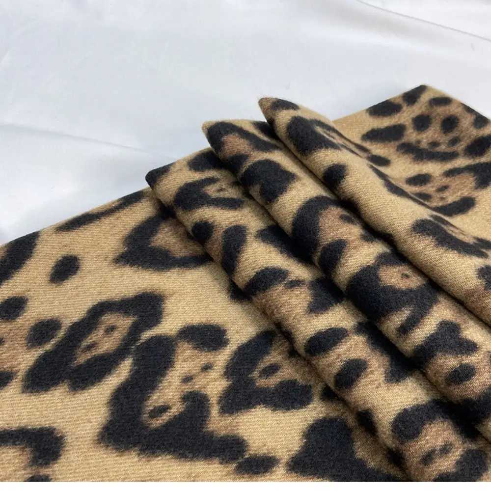 New Classic Leopard Scarf Thick Winter Printed Edge Shawl Fashionable Wen Hot Carpet X241017