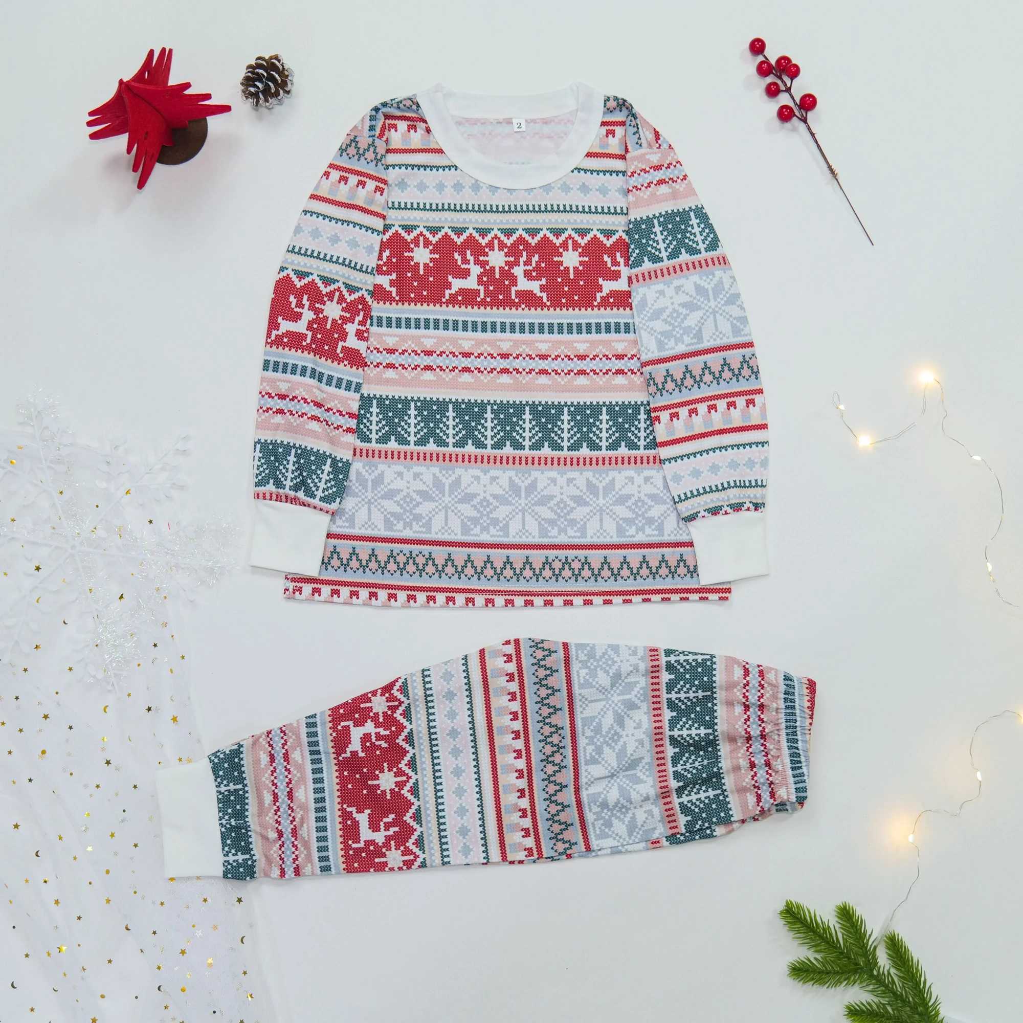New Christmas Family Matching Set Allover Print Soft Pajamas Mother Father Kids Costume Set Cute Baby Pants Pjs Christmas Appearance W241015