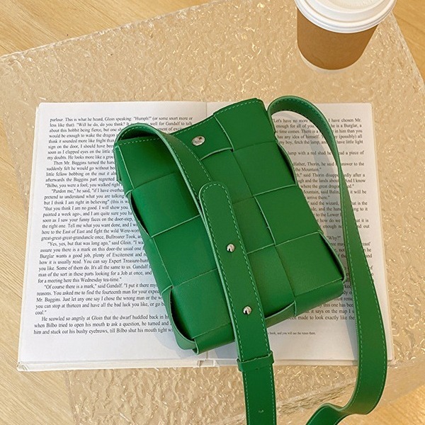 Small niche design for women new shoulder casual fashion crossbody bag, minimalist phone bag