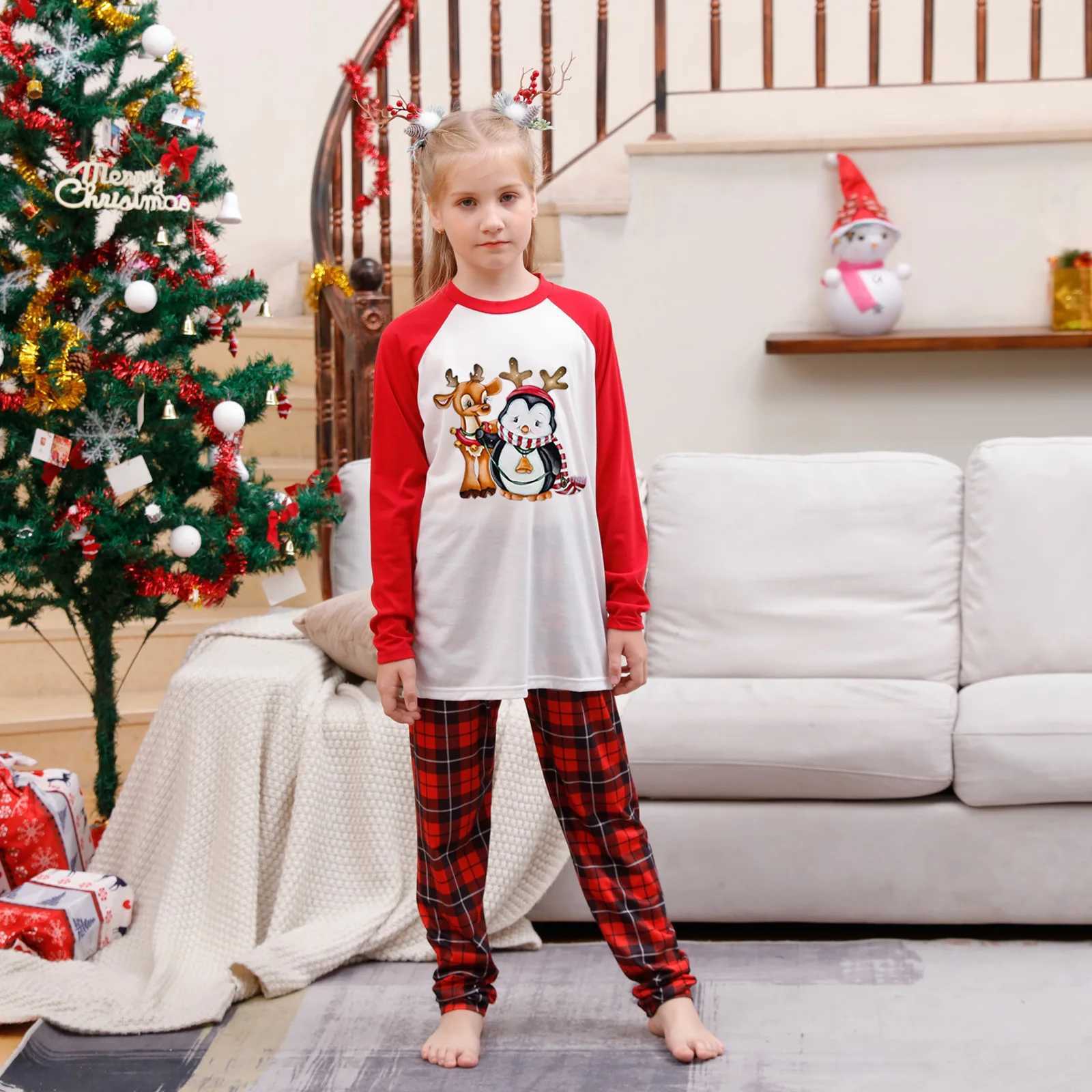 2024 New Christmas Pajama Set Cartoon Print Mom Daughter Dad Son Matching Set 2-piece Cute Soft Pajama Family Appearance W241015