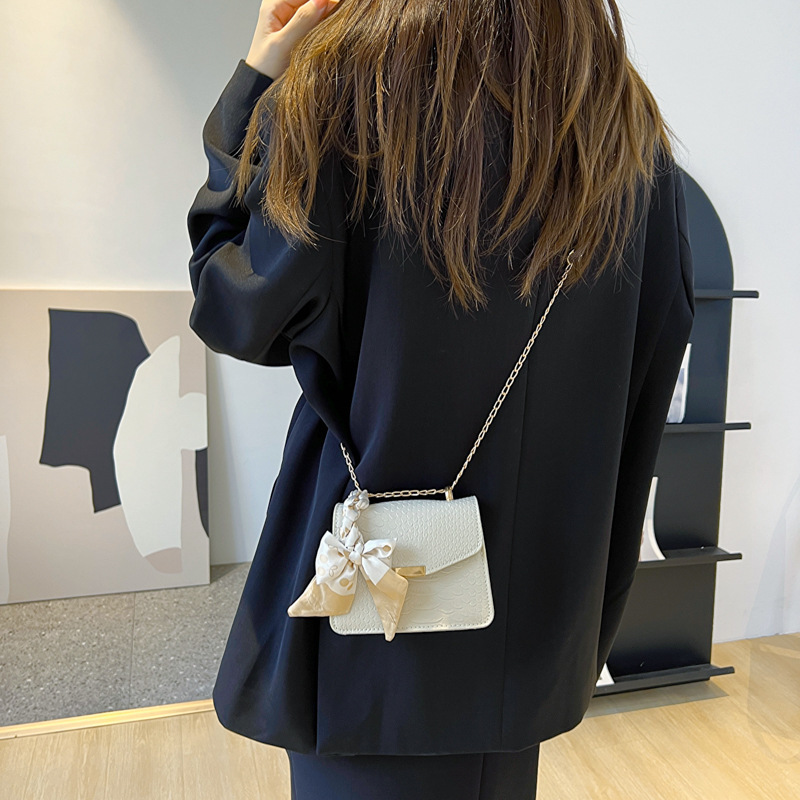 Mini solid color crossbody bag, women's autumn and winter new style, trendy texture, ribbon chain small square bag