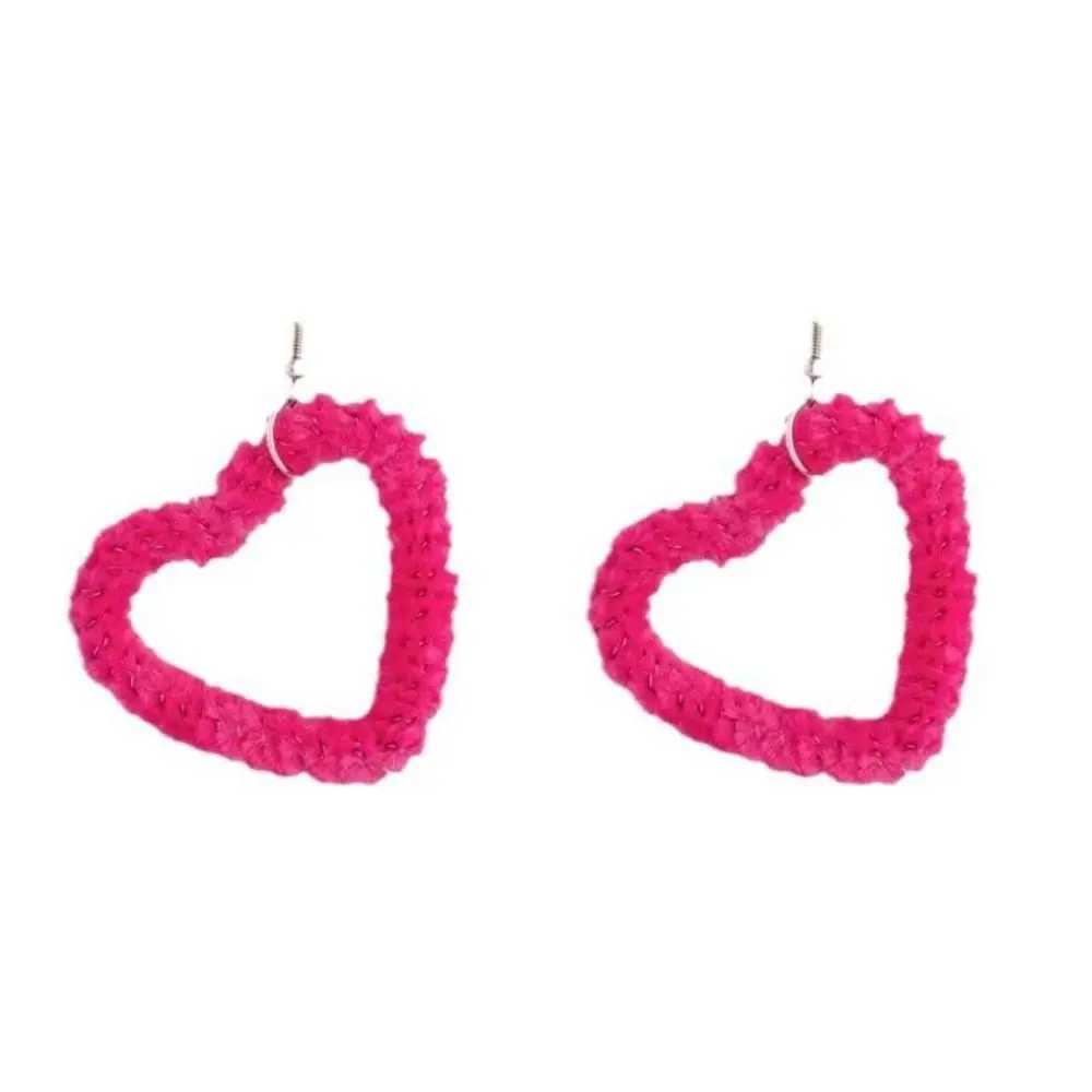Classic sweet pink earrings exquisite and elegant heart-shaped plush ear clip aesthetic no perforated bone rose red ear sleeves womens W241017