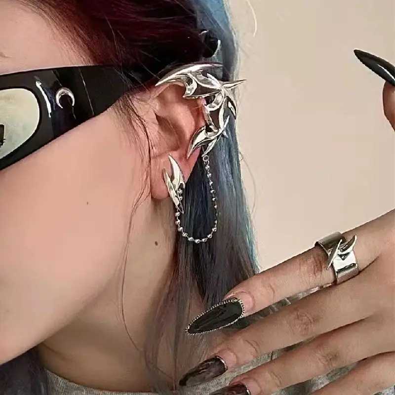 Tiktok Fashion Womens Cyberpunk Bead Chain Earrings Clip Earrings Fashion Personality Hip Hop Earrings Accessories W241017