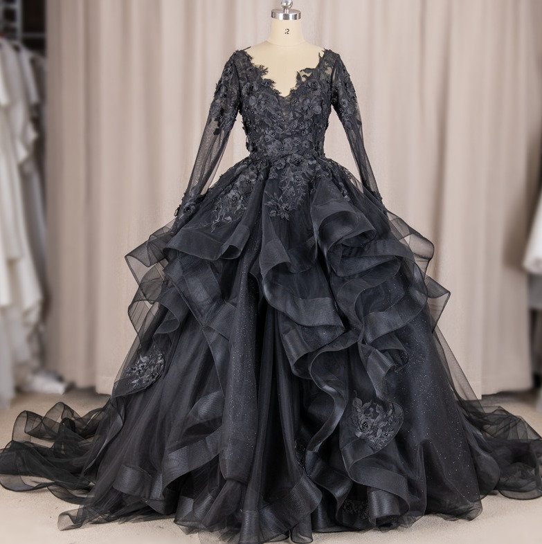 Vintage V Neck Long Sleeve A-Line Wedding Dresses Black Graceful Ruffles Organza Sweep Train Princess Wedding Gown Vestidos De Noiva