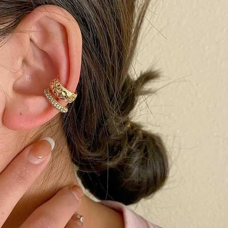 Fashionable rhinestone double-layer earrings with perforated cuffs new trendy punk unique metal geometric ear clips W241017