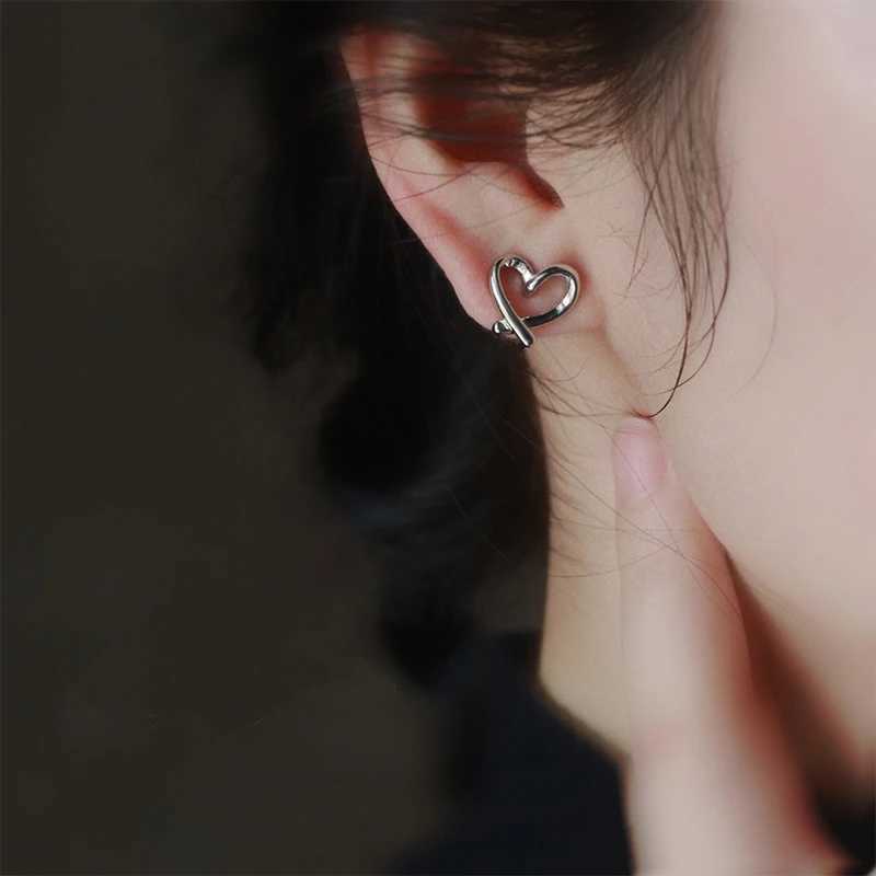Minimum Irregular Hollow Heart shaped Clip Earrings Womens Silicone Ear Clips Non Perforated Stud Earrings Fashion Earrings Jewelry W241017