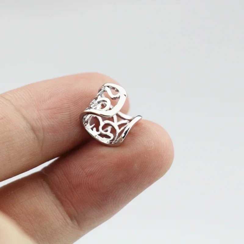 Delysia King hollow pattern ear clip W241017