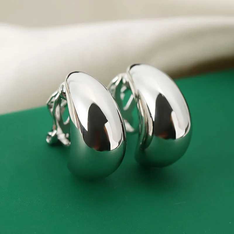 French luxury teardrop shaped ear clip without ear hole simple and smooth womens ear hole jewelry W241017
