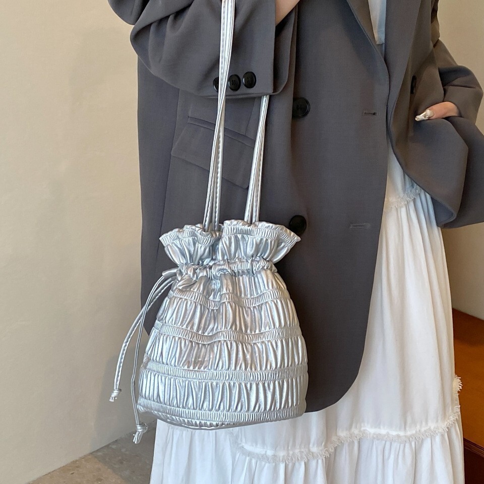 Bag for women new niche design shoulder simple and versatile drawstring bucket lazy pleated bag