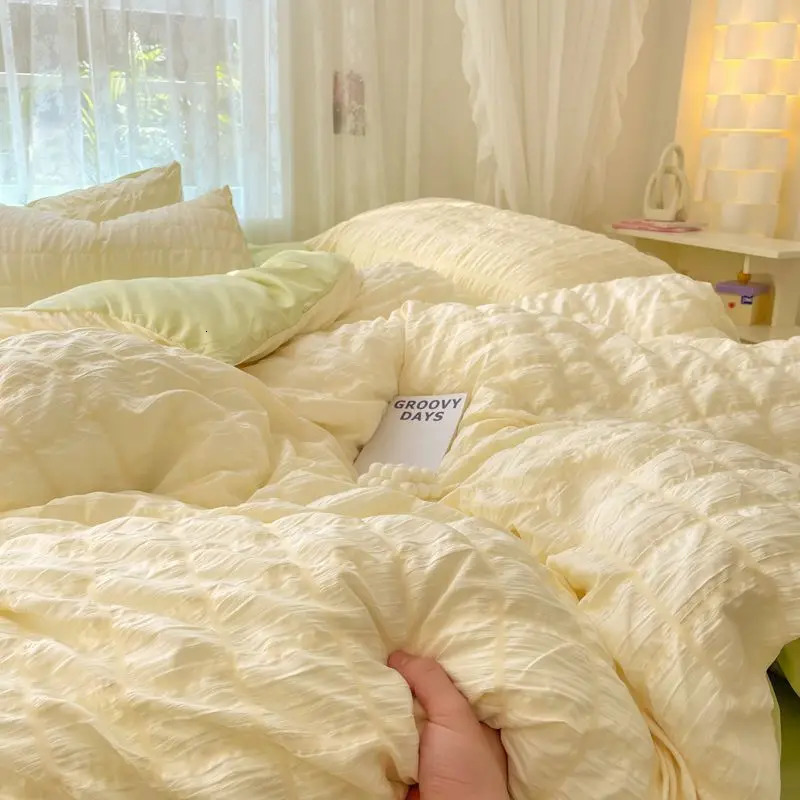white pleated Seersucker down duvet cover with soft solid color bedding including bed sheets and pillowcases single large size 241016