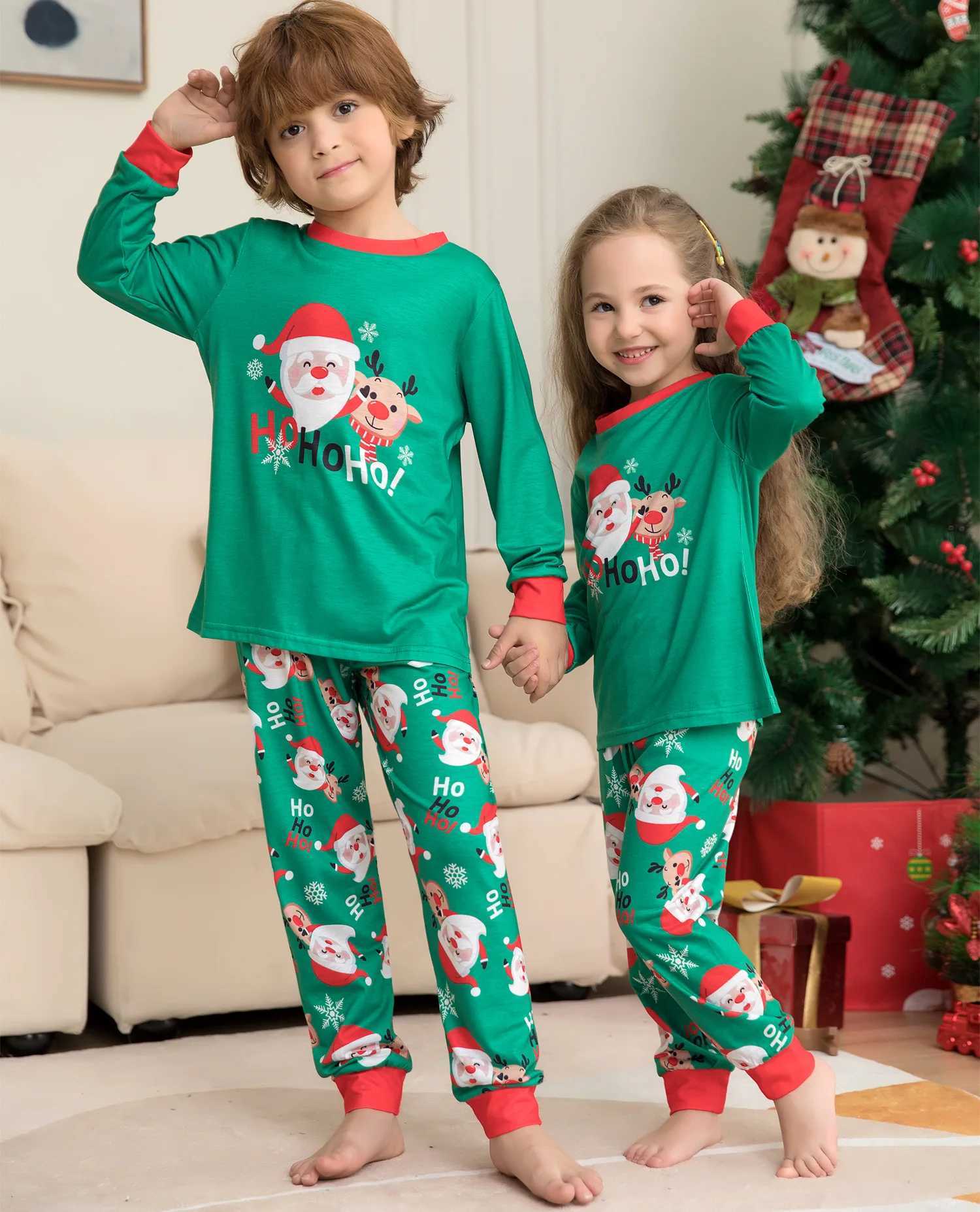 New Christmas 2024 Mother Father Child Matching Set Santa Claus Printed Pajama Set Family Baby Dog Hoodie Green Christmas Appearance W241015