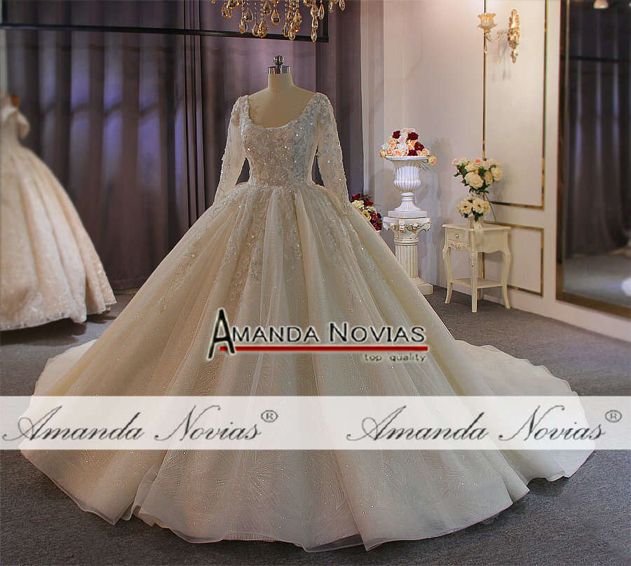 New Design Lace Appliques Ball Gown Wedding Dress With Long Sleeve