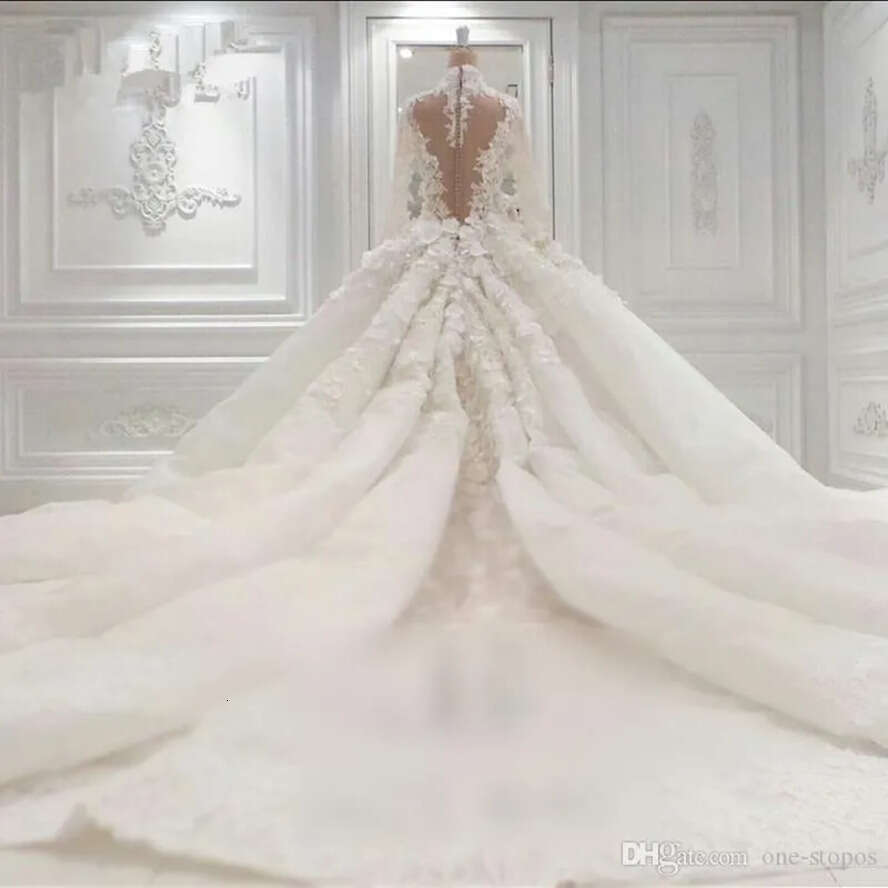 Vintage 3D Lace 2021 Appliqued Ball Wedding Dress Sparkly High Neck Long Sleeves Saudi Dubai Arabic Plus Size Bridal Gown