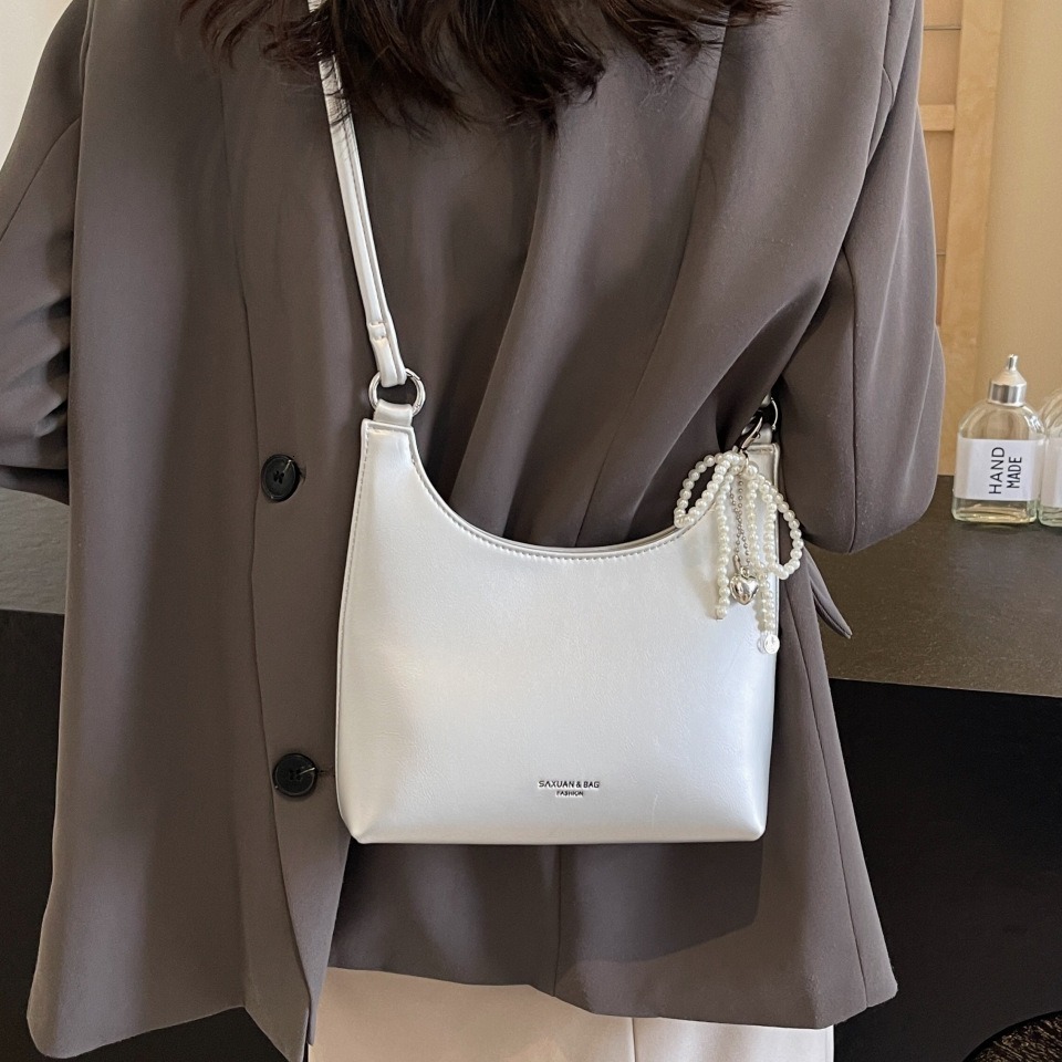 Handheld red female new trendy niche armpit bag, high-end western-style single shoulder crescent bag
