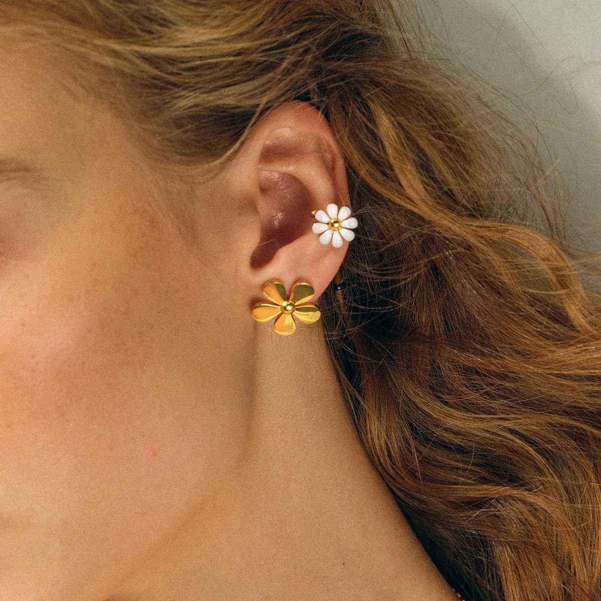 Summer stainless steel lamp luxury 18K PVD white oil drop eight petal daisy ear clip womens statement jewelry W241017