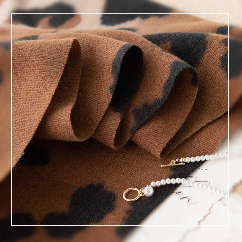 Fashionable brown leopard print Winter warm scarf outdoor headscarf tassel long shawl cashmere Pashmina headscarf X241017