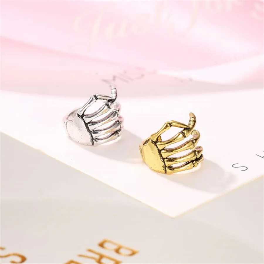 Punk Rock Retro Hand Bone Earrings with Cuffs clipped onto Earrings Suitable for Women Non Perforated Fake Cartoon Fashion Earrings Party Jewelry Gift