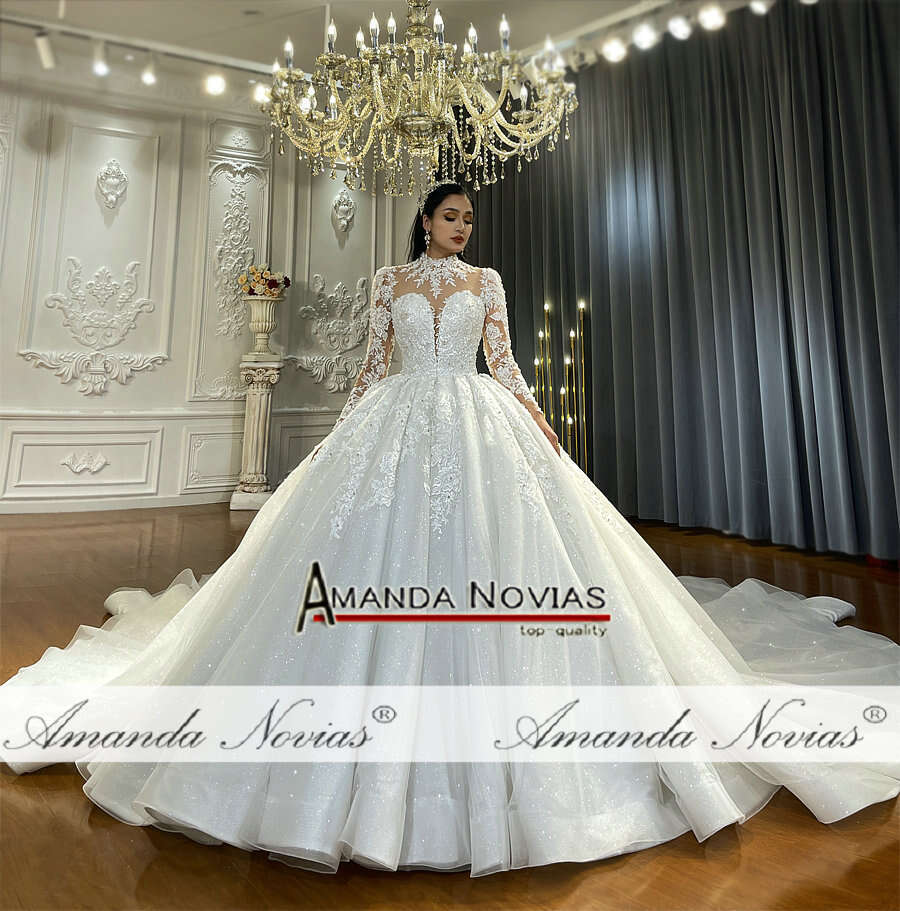 Long Sleeve Lace Appliqued Off White Wedding Dress