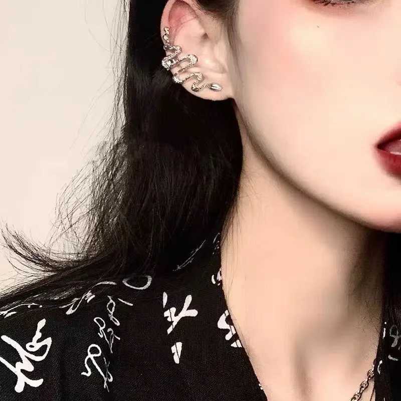 Retro snake stud earrings womens charm silver round ear clip womens 2022 trend ear sleeves Valentines Day gifts jewelry W241017