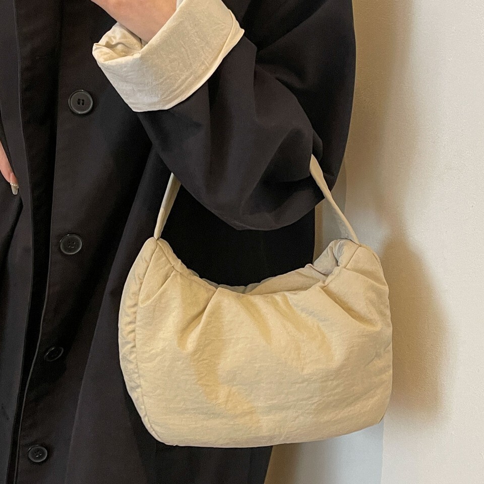 Niche pleated for women version cream candy underarm bag, casual and fashionable one shoulder hand-held cloud bag