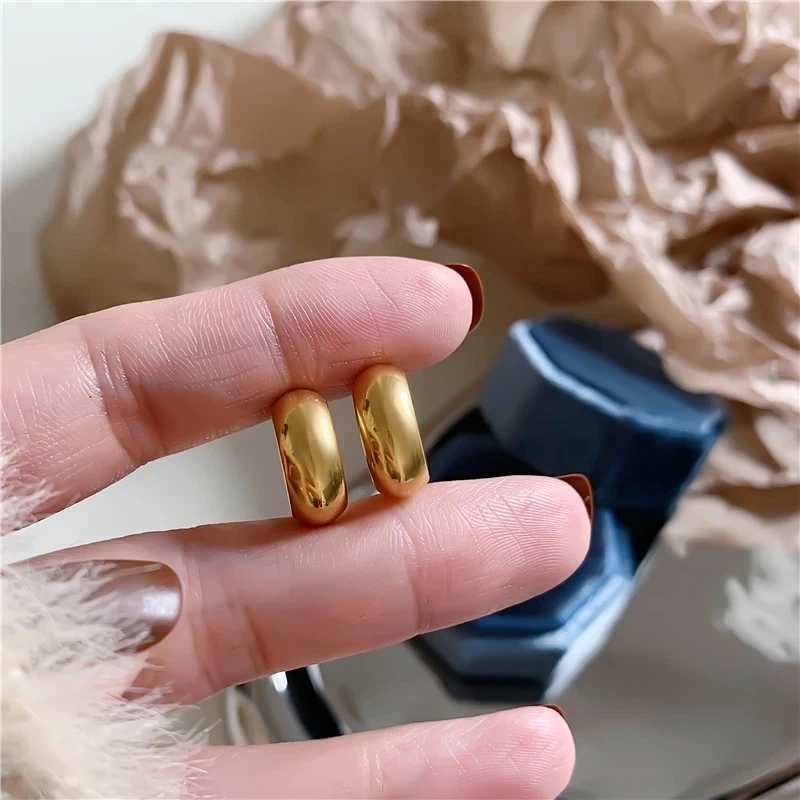 2 pieces of stainless steel smooth round ear clip cuff earrings suitable for womens ear bone earrings clip in pocket waterproof W241017