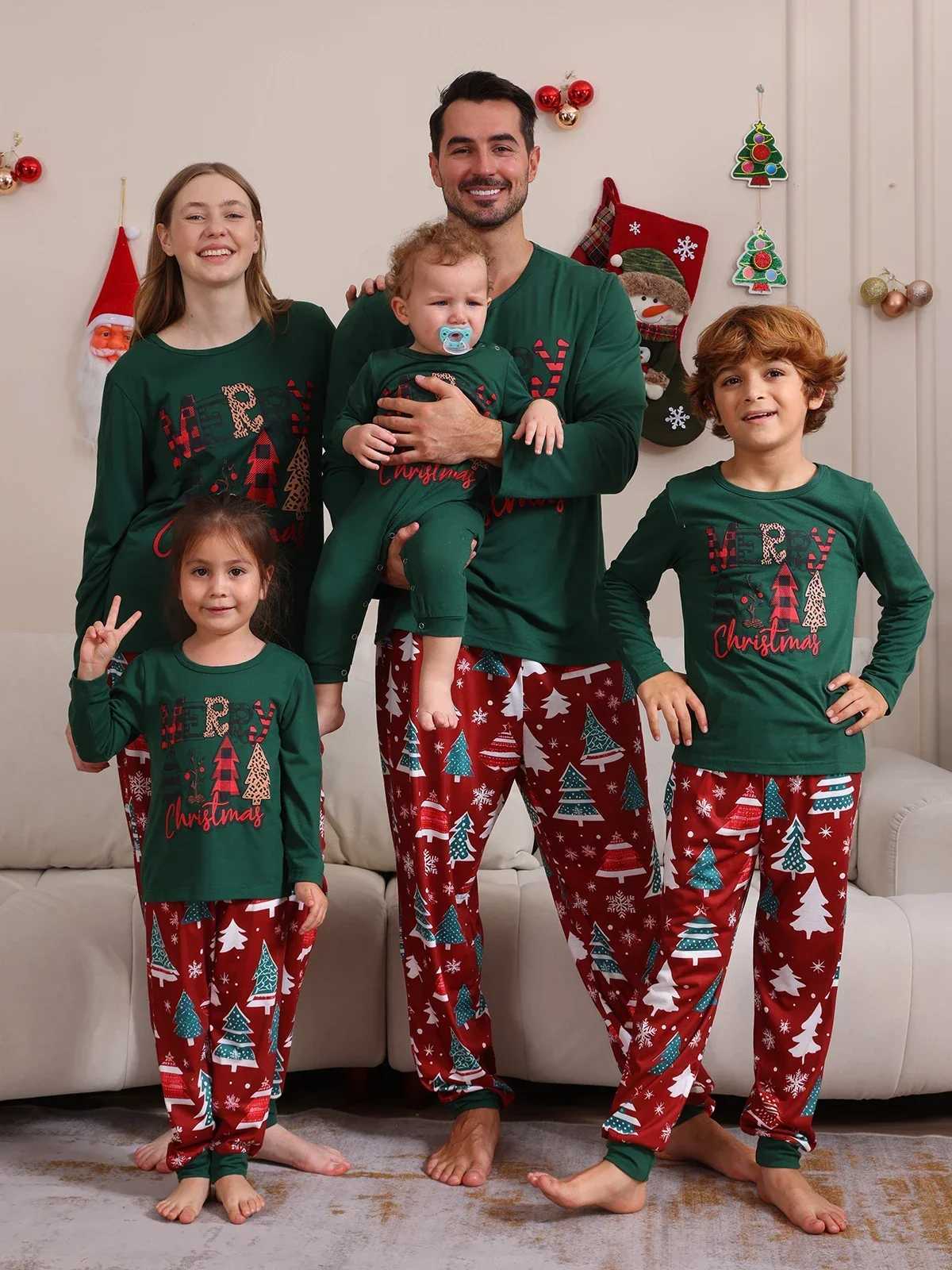 Christmas Tree Printing Family Christmas Pajama Set Full Set of Casual Soft Pajamas Mom Dad Child Matching Set Christmas Appearance Pajamas W241015