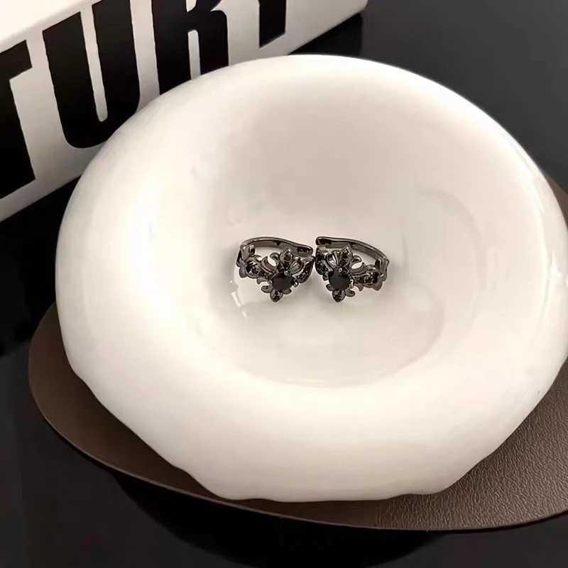 Gun black cross shaped earbud clip for womens couple earrings punk gothic personality sweet creativity anniversary jewelry gift W241017