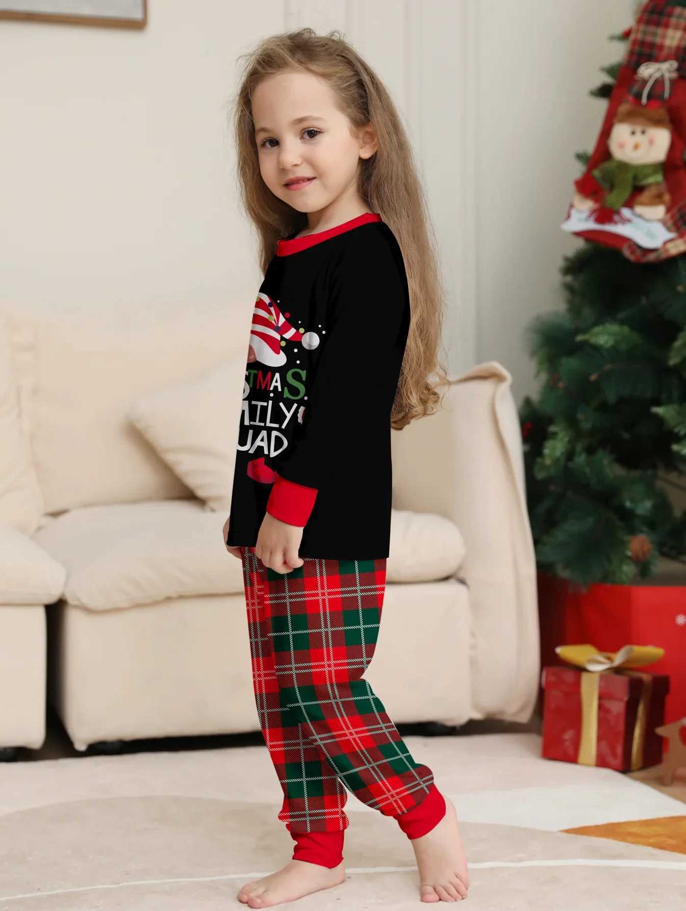 Family Christmas Matching Set Mom Daughter Dad Son Pajama Set Soft Full Sleeve Pajama Cute Baby and Dog Pants Pjs Christmas Appearance W241015