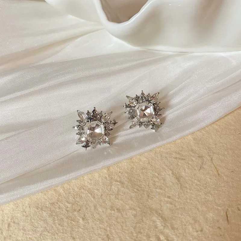 Luxury womens crystal white zircon square clip earrings womens silver earrings cuffs non perforated earrings wedding jewelry W241017