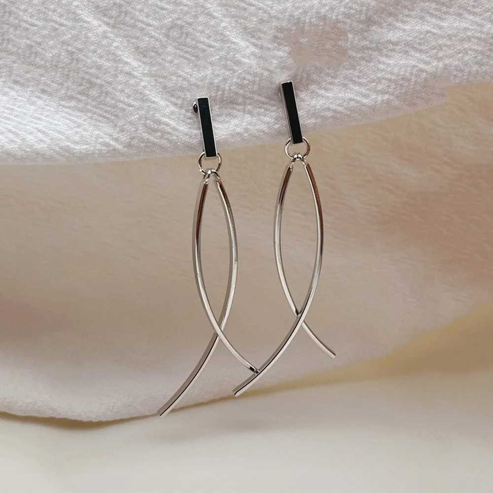 Non perforated gold geometric irregular clip on womens earrings metal jewelry earrings cuff earrings Boucle DOreille womens earrings W241017