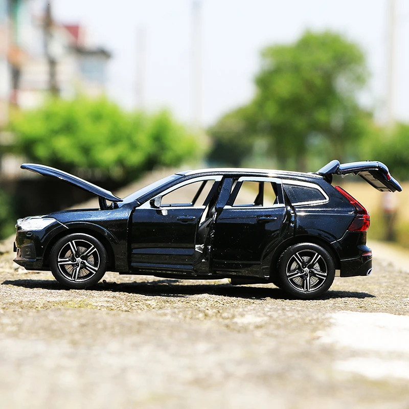 1 32 VOLVOs XC60 XC90 Alloy Car Model Diecast Toy Vehicles Metal Car Model Sound and Light Simulation Collection Kids Toy Gift 241016